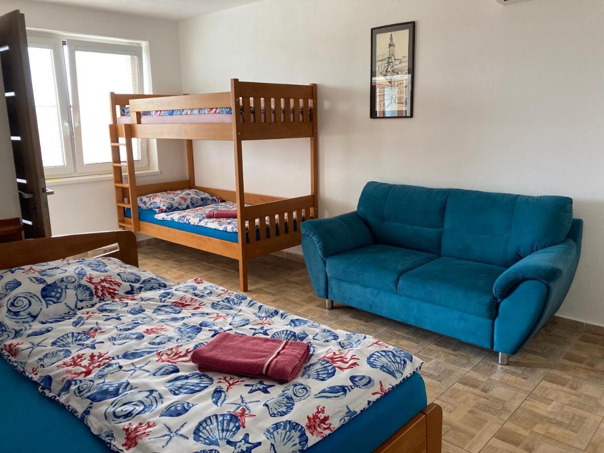 Apartmany S Klimatizaci - Penzion U Kudlacku Pouzdrany Exterior photo